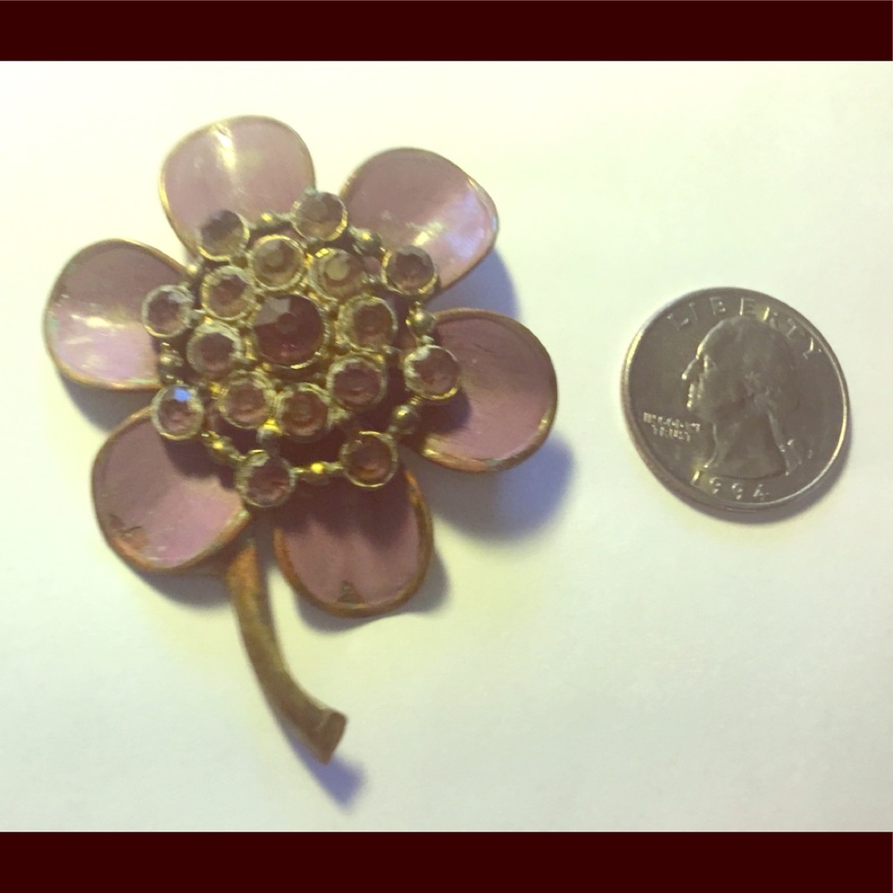 Vintage Flower Pin with Purple Rinestones🌸